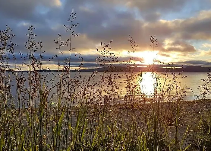Waiteti Lakefront Hotel