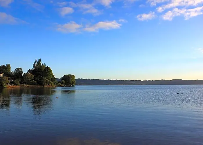 Waiteti Lakefront Hotel 4*