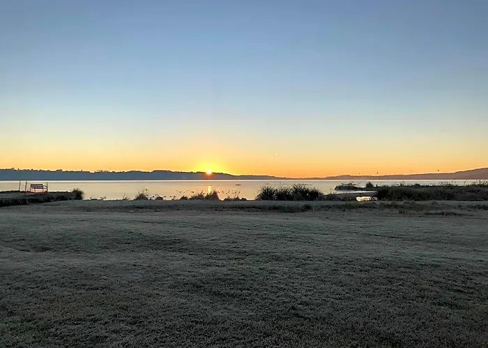 Hotel Waiteti Lakefront