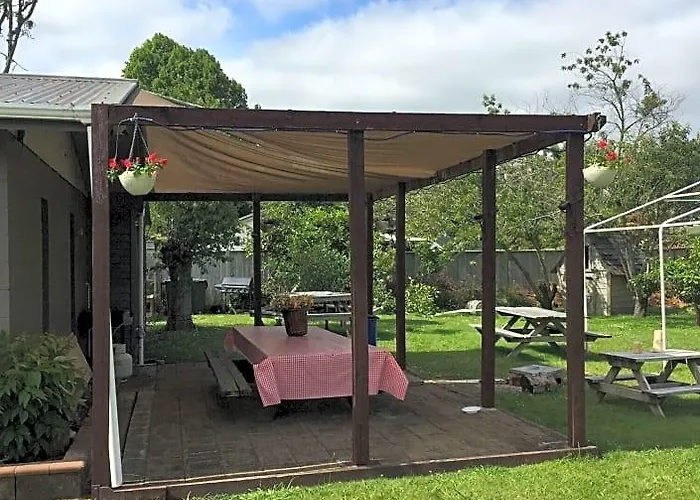 Waiteti Lakefront 4*
