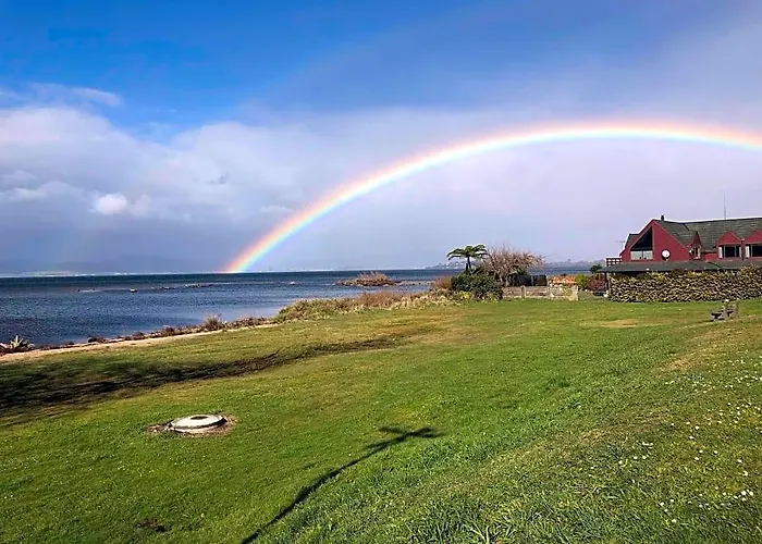 Waiteti Lakefront Hotel